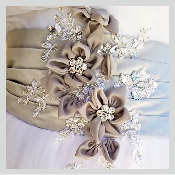 Wedding Dress – Joanies Bridal – White – Ball Gown Strapless Corset Back – Sz 6 - Picture 7 of 11